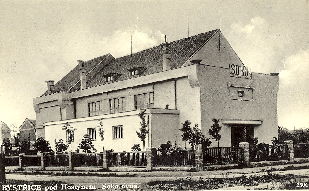 Sokolovna Bystřice p.H. 1928 po omítnutí